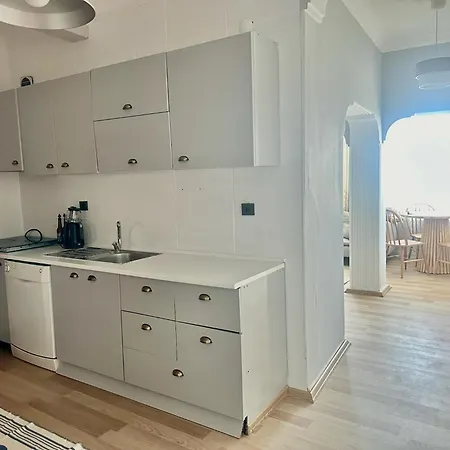 Tarihi Asansoer Sokaginda * İzmir