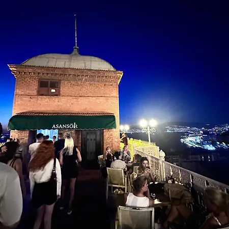 Tarihi Asansoer Sokaginda Lejlighed Izmir