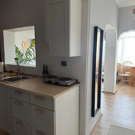 Tarihi Asansoer Sokaginda *