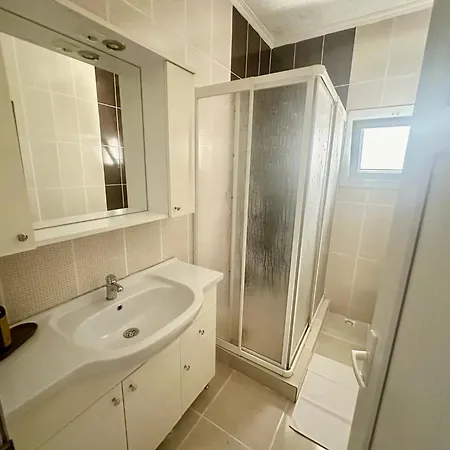 Tarihi Asansoer Sokaginda Esmirna