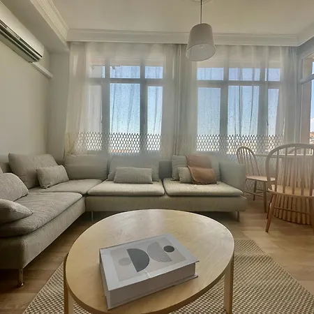 Tarihi Asansoer Sokaginda Apartment