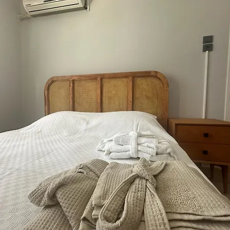 Tarihi Asansoer Sokaginda Esmirna