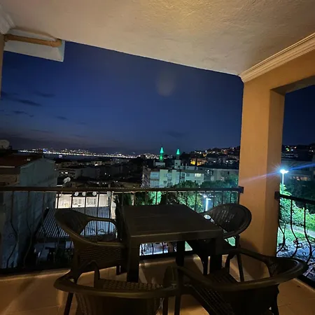 Tarihi Asansoer Sokaginda Apartamento Esmirna