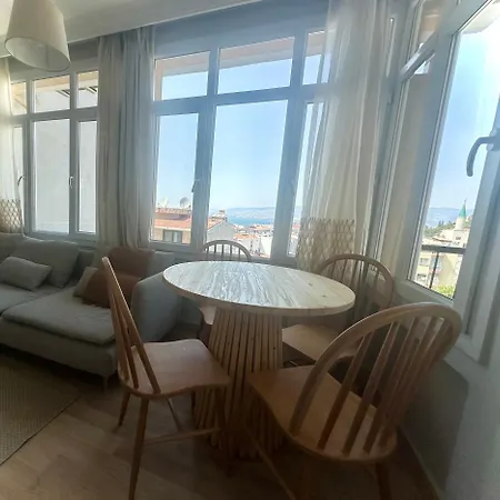 Tarihi Asansoer Sokaginda * Izmir